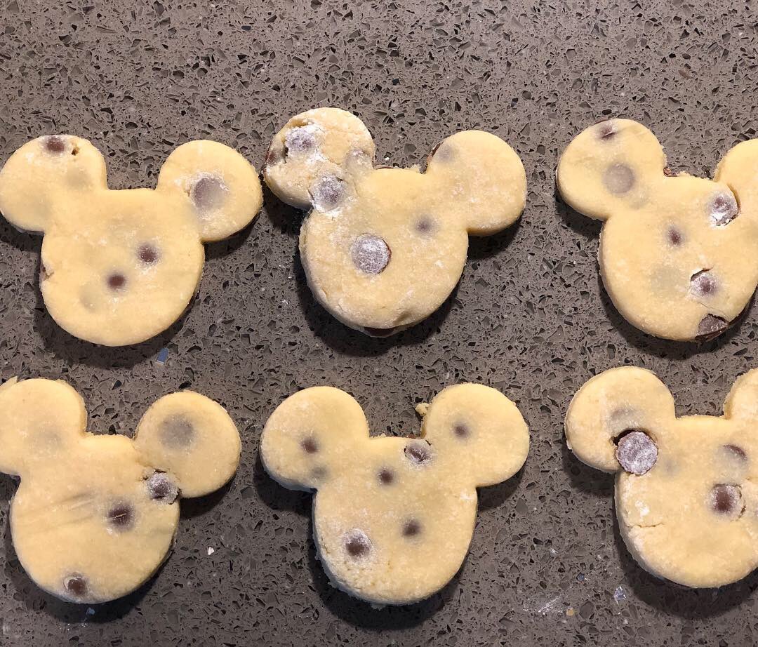 Mixitupbakes's tweet photo. These #chocolatechip #mickeymouse #welshcakes will be @_makersmarket #Knutsford on #Sunday #holmeschapel #cheshire #weddingfavourideas https://t.co/TCqYP419m1