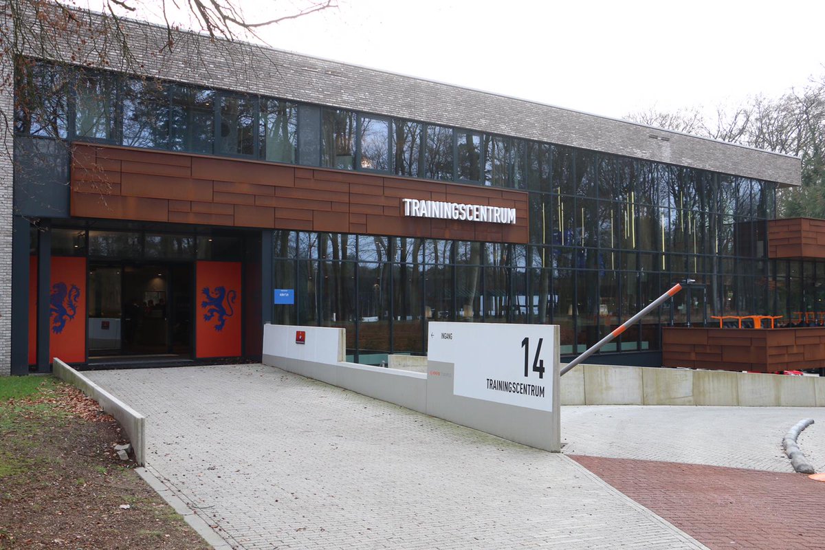 ExcFoundation's tweet photo. πΆ Vandaag was Excelsior4All aanwezig op de @KNVBExpertise dag op het campus in Zeist!
πΈ Een geslaagde dag waarin wij ons MVO beleid en de koppeling met commercie presenteerde!
πͺβ«π΄ #samensterk #mvo #knvb #campus #expertisedag #KBV19 https://t.co/ARqLZKvfp0