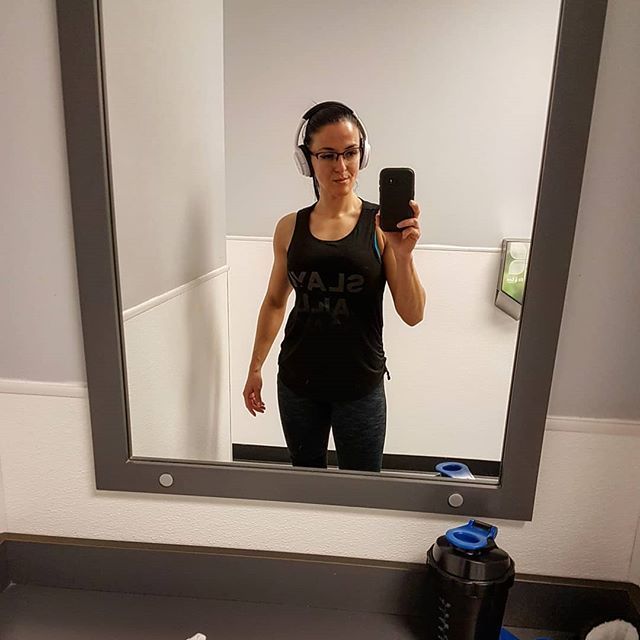 4CoreFitness's tweet image. Tryin&apos; to play it cool while my headphones dieeeeeee!!!! It&apos;s like all the randoms knew that my headphones were just a prop today and came to chat. No offense peeps but I like my quiet time. Headphones are on... back away slowly!!!! #TakeAHint #fitchickproblems #goaway #gymt…