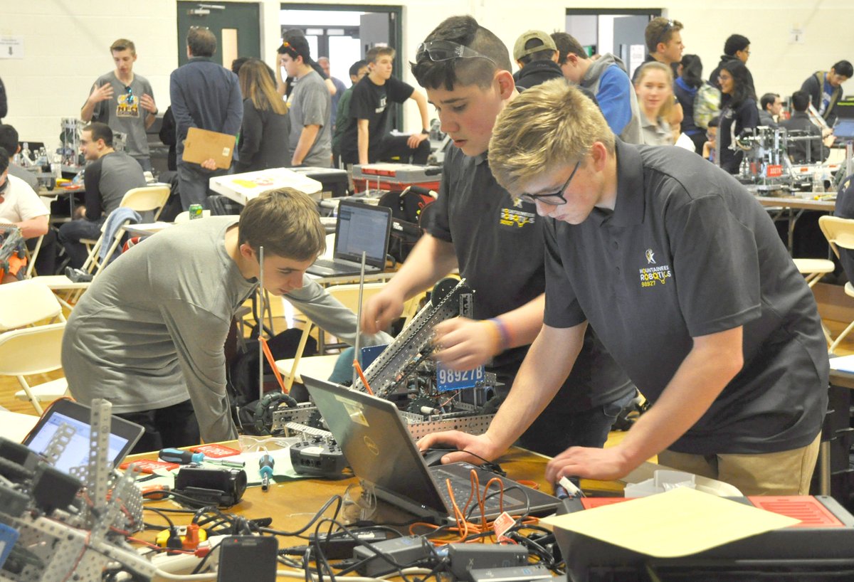 GoMounts's tweet photo. @GoEHSMounts Robotics Team recently competed in their first competition this school year & received special recognition from the judges receiving the “Amaze” award for the most consistency, design, and driving skills. #MountsPride #EAEFSignatureProgram @EphrataAreaEF https://t.co/mGUZnvtVJv