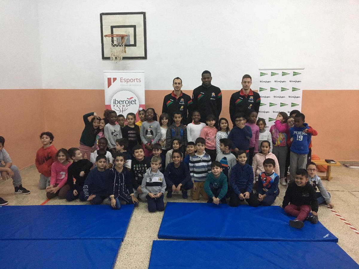 BahiaSanAgustin's tweet photo. Esta mañana , @HernandezAlex11 , K.Gluditis y S. Idris han visitado el CEIP FELIP BAUÇÀ siguiendo con el programa JUGAM AMB L'ÈLIT de @EBaseMallorca y con el que colabora con nosotros @elcorteingles . 

���� https://t.co/izLeAiec47
¡Muchas gracias por invitarnos! 

#VolemCréixer https://t.co/aaLyPgE5Vx