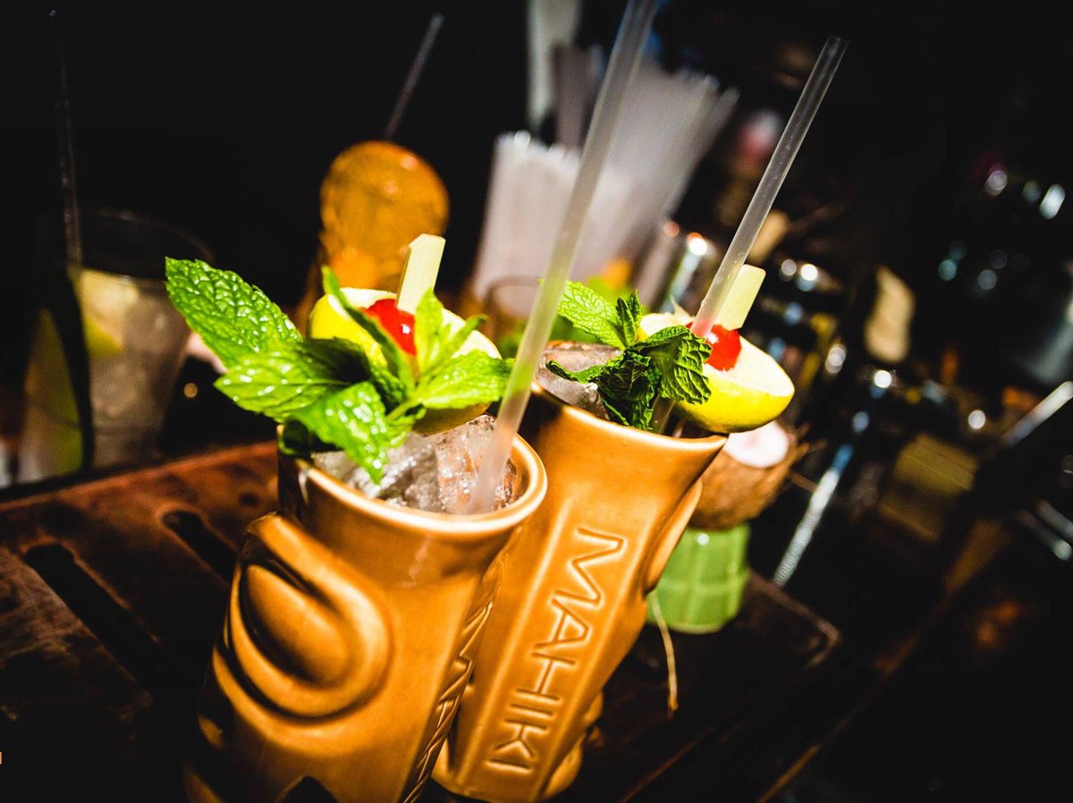 💛🍹Warm up from the inside with a taste of the tropics 🦜🌴 Tonight we’ve got live music at our #SunsetSessions followed by an all out tiki party until 3am🎉