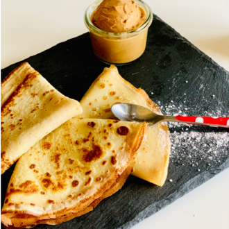 [ ❄️ Cadeau glacé de la semaine ❄️ ]
Retrouvez une recette rien que pour vous sur bit.ly/2LvhErt  😍 
Crêpes à la confiture de lait et sa glace Dulce de leche amandes caramélisées 😁 
#mercredi #recette #glace #Icecream