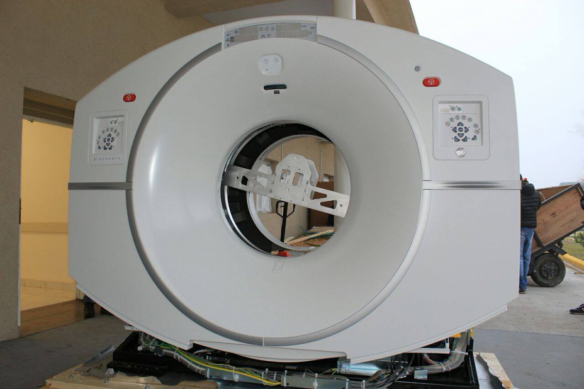 MuniJoseCPaz's tweet image. INTENDENCIA MARIO ISHII

Con la firme premisa del Intendente #Mario #Ishii de continuar revolucionando la #salud, se continúa colocando el plomo necesario para poner en funcionamiento el #Equipo Tomógrafo por Emisión de Positrones #PET en el #hospital Oncológico

@ishiiargentina