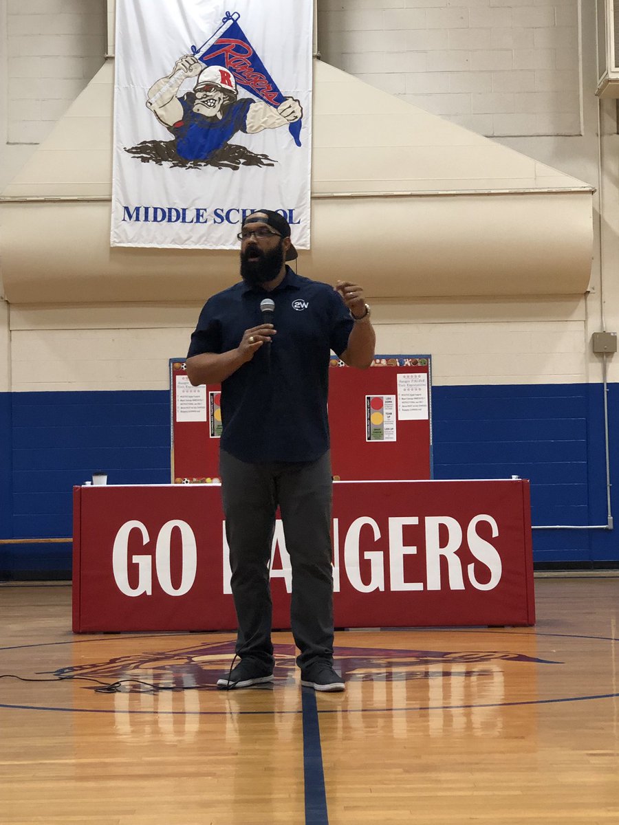 The man, the myth, the legend! 💙❤️ Thanks @MackeySpeaks for hanging with our family today! #FamilyWins #2words #RudderProud