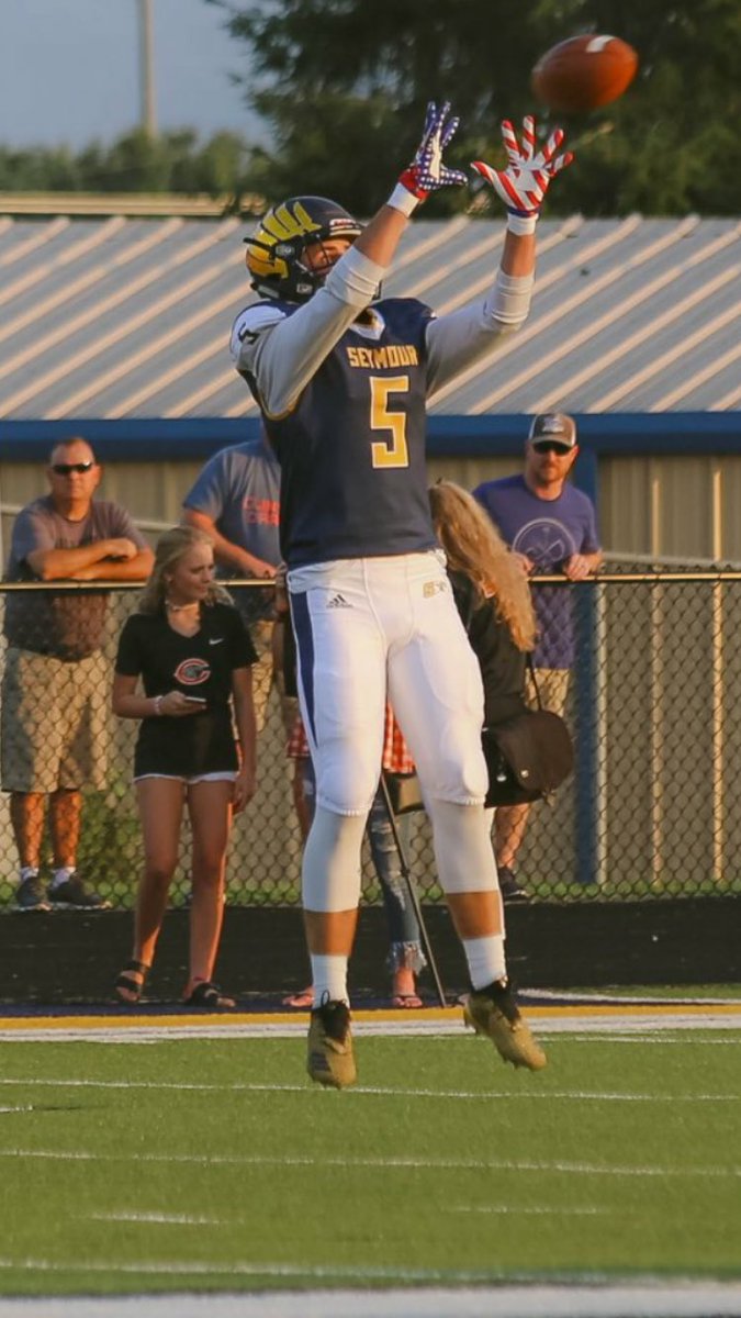 CameronDyer6's tweet photo. After a lot of prayer and careful consideration, I have decided to commit to continue my education and football career at Wheaton College!  I'm so thankful for the opportunity and I'd like to thank all of my coaches,my family, and everyone else who has helped me in this process! https://t.co/INvzl0yflS