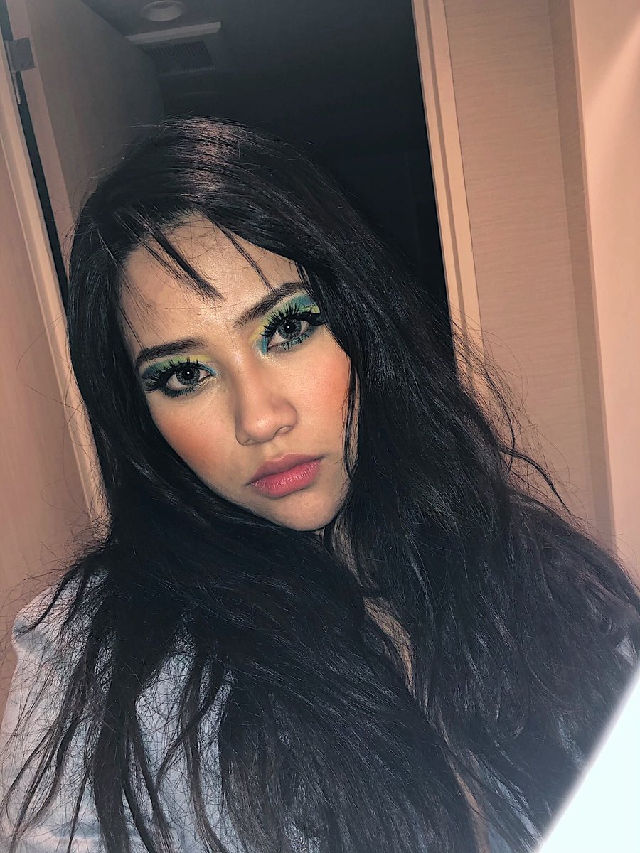LuisalifeB's tweet photo. Grenn Rainbow makeup #green #rainbow #yellow #blue #violet #color #makeup #makeupartist #free #popcolor #vivitcolor #blackhair #メイク https://t.co/5ne93H7JKi