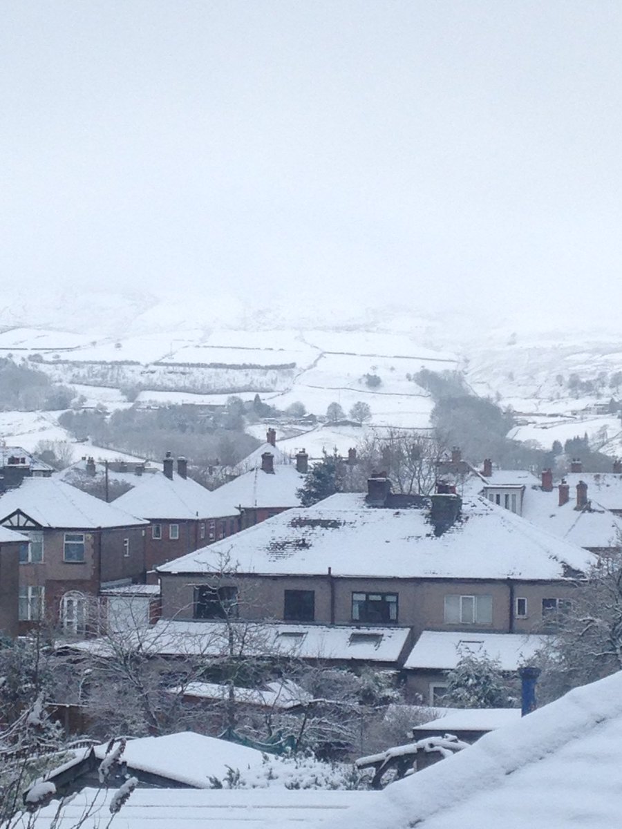ButLittleFierce's tweet photo. It's a snow day here in Rossendale! (Definitely not going to the gym tonight!) https://t.co/BUgycJ4ika