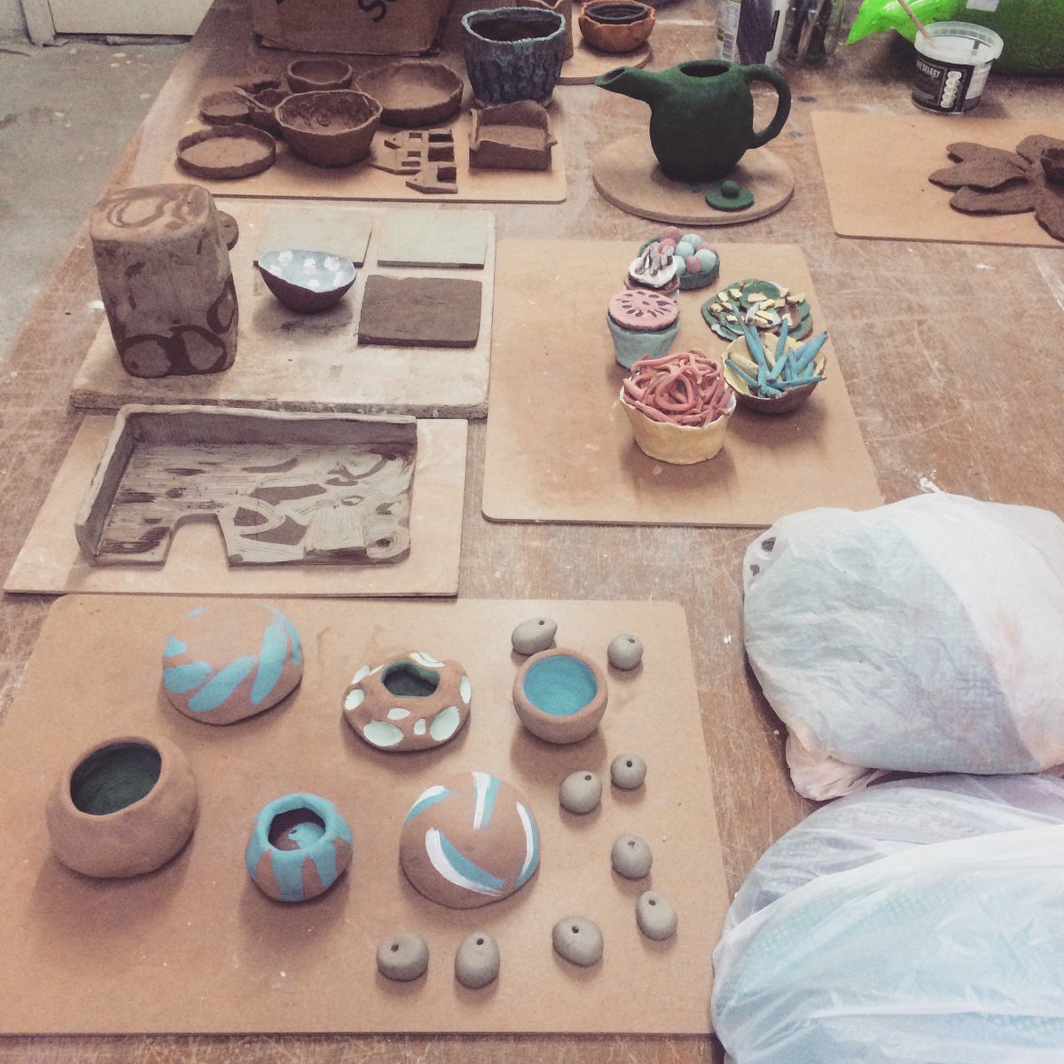 crescent_arts's tweet image. Looking very colourful! 😍 Work in progress on our current ceramics evening class. This block is fully booked but you can join our mailing list to make sure you don&apos;t miss out next time. crescentarts.co.uk/membership/
#ceramics #undergalze #crescentarts #workshops #tuesdays #scarborough