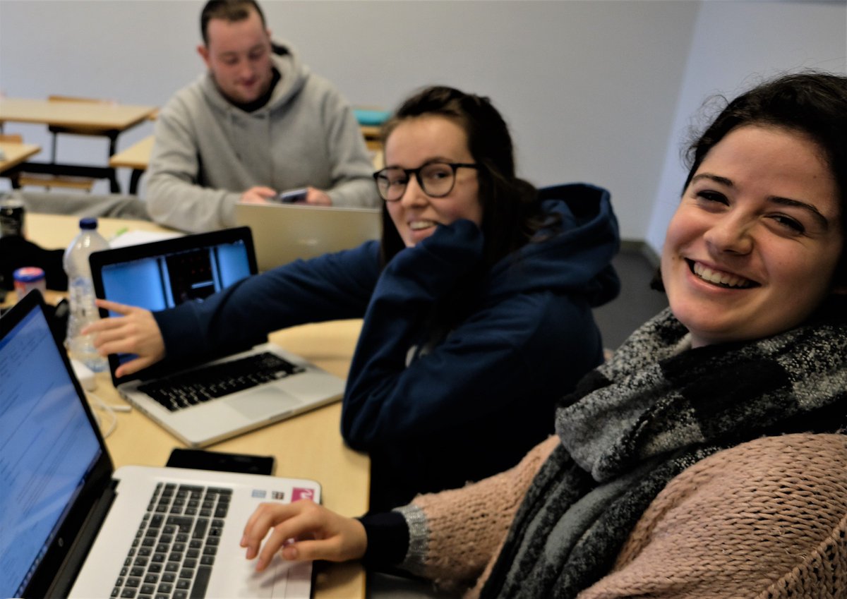 ArteveldeCOM's tweet image. Sinds maandag zijn onze derdejaars weer aan de slag voor negen externe opdrachtgevers, en dat zo&apos;n zes weken lang. De leeromgeving wordt nu wel heel realistisch. Succes aan alle studenten en bedankt aan alle opdrachtgevers! #praktijkcases #trotsopstudenten