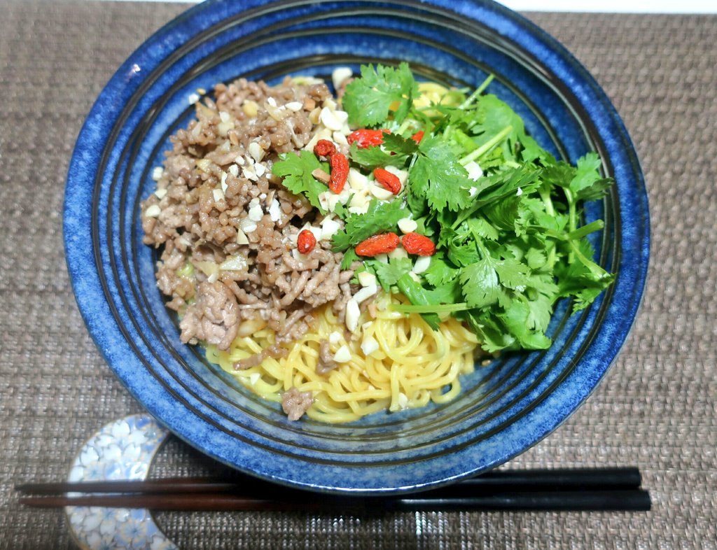 のん 365日野草生活 多摩川野草会代表 365日野草生活の人です クコ料理 クコ葉と豚肉の炒め物 クコ葉をあしらったピザ クコの葉飯 汁無し担々麺にクコの実トッピング クコ葉は実よりは美味しいけど やや苦味がある 野草料理 クコ料理