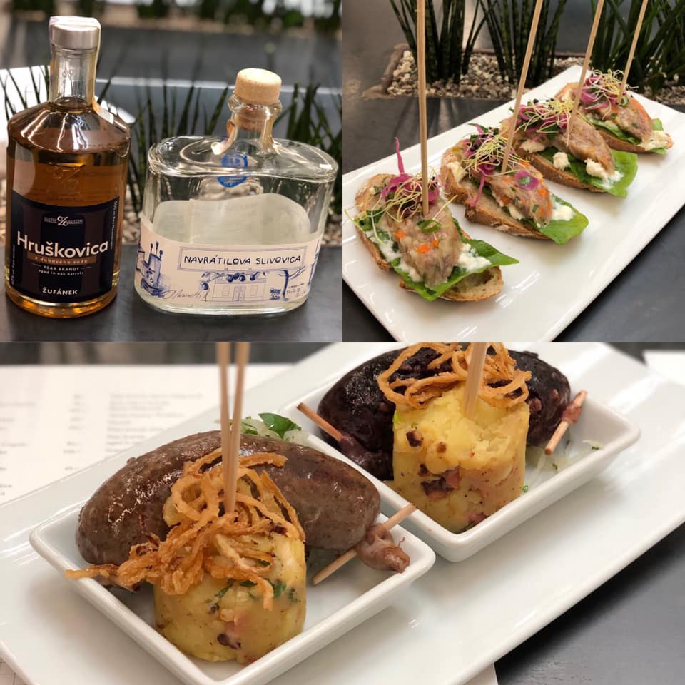 Dnešním dnem ve Špejli startujeme zabijačkovou sezónu!💃🏼🍾 K tomu jsme si pro Vás připravili tradiční speciality.👨🏼‍🍳 #Sulc z vepřového kolínka, #jitrnice nebo #jelito se šťouchanými brambory se slaninou a pikantním salátkem z kysaného zelí. 
#zabijacka #bistrospejle