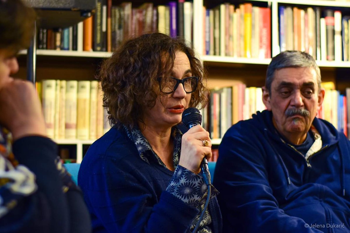 crackernovisad's tweet photo. #NoviSad @Bulevarbooks promovisana knjiga "Umetnost i kultura otpora" prof. Milene Dragićević Šešić. O knjizi i govorili: Vera Kopicl, Aleksandra B. Đurić, @kisjuhas, Nikola Džafo i Željko Grulović iz Šok zadruge. Moderirala Gordana Nonin. #90te #protesti #otpor #umetnost https://t.co/u8FBucGOW7