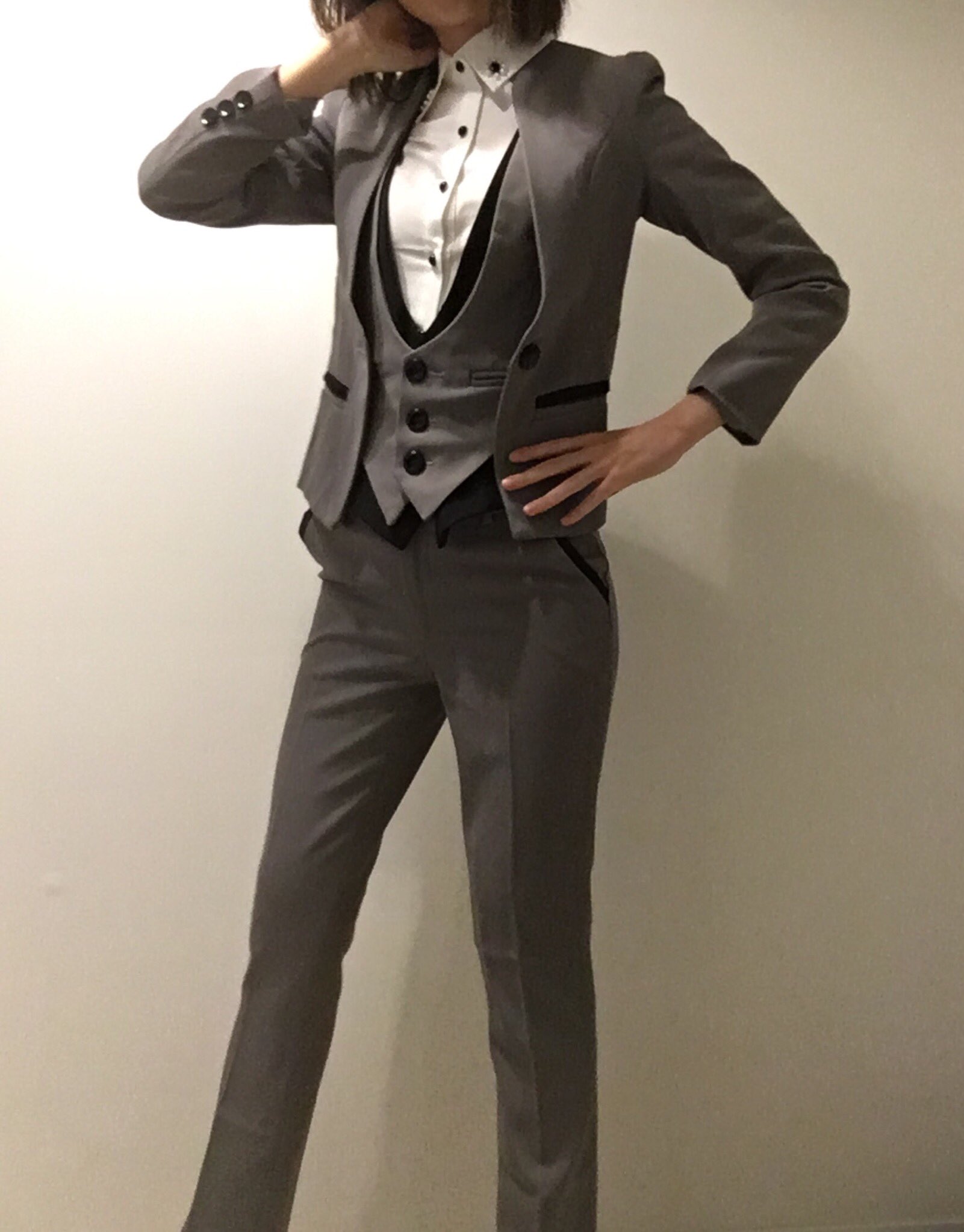 外務卿aya En Twitter レディーススーツのスリーピースのジャケットとベストの隙間もいかがですかと思うのです 1日1スーツチャレンジ 外務卿aya En Twitter レディーススーツのスリーピースのジャケットとベストの隙間もいかがですかと思うのです 1日1スーツチャレンジ