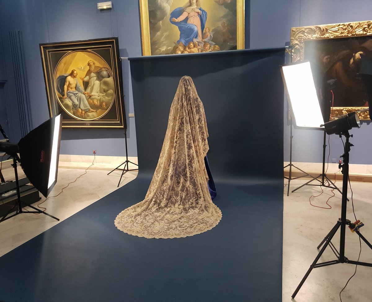 pointsensible's tweet image. 🇫🇷TRESOR DU #MADEINFRANCE🇫🇷
Séance photo aujourd'hui au musée de la #Dentelle d’Alençon pour leur magnifique voile de mariée du 19ème siècle !