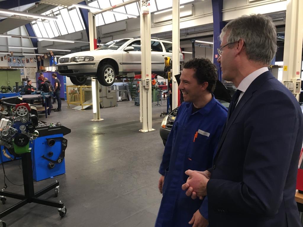 Vandaag op bezoek in Zeeland. Eerst onverwacht bezoek gebracht aan GBS de Wingerd in Goes. Daarna naar Pontes en Calvijn College in Goes. Veel info over vakhavo, technasium, besteding techniekgeld en groen onderwijs. Met leerlingen ook over overgang havo-vwo gesproken.