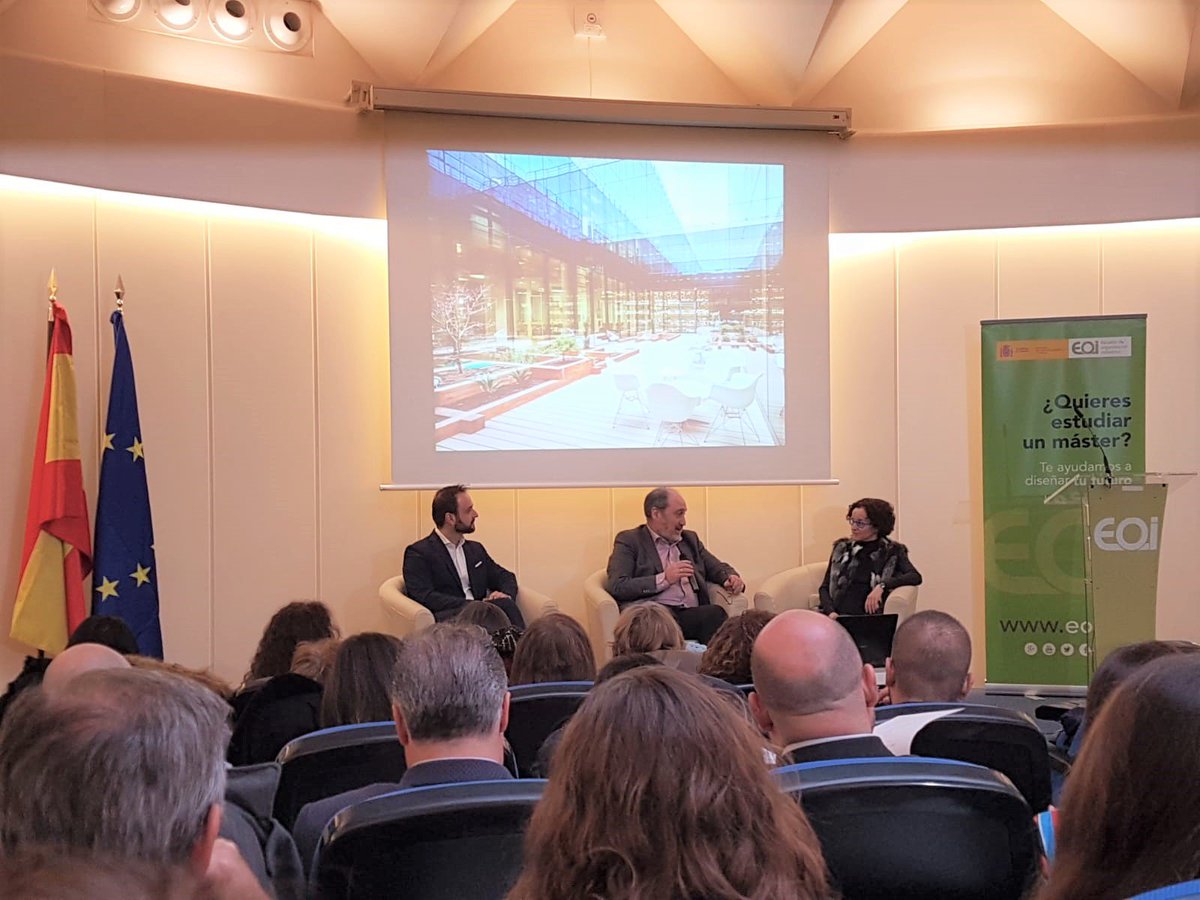 MS_Empresas's tweet photo. Hoy, @miguelacervera, director de #ModernWorkplace en #Microsoft, ha conversado con Raquel Gil, directora de RRHH de @sanitas en #ExBox @ORH_RH : “Las personas y las organizaciones deben impulsar hábitos de trabajo saludables con ayuda de la tecnología.” https://t.co/bn4Fg3Vbyf