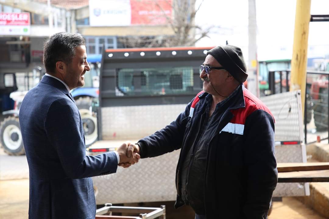 18HuseyinBoz's tweet photo. AK Kadrolarımızla, yarân ahlakı ile ahlaklanmış Küçük Sanayi Esnaflarımızı selamlayarak bol ve bereketli kazançlar diledik. https://t.co/BbFbL2ASOr