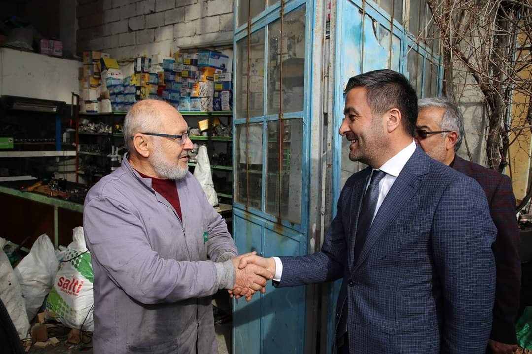 18HuseyinBoz's tweet photo. AK Kadrolarımızla, yarân ahlakı ile ahlaklanmış Küçük Sanayi Esnaflarımızı selamlayarak bol ve bereketli kazançlar diledik. https://t.co/BbFbL2ASOr