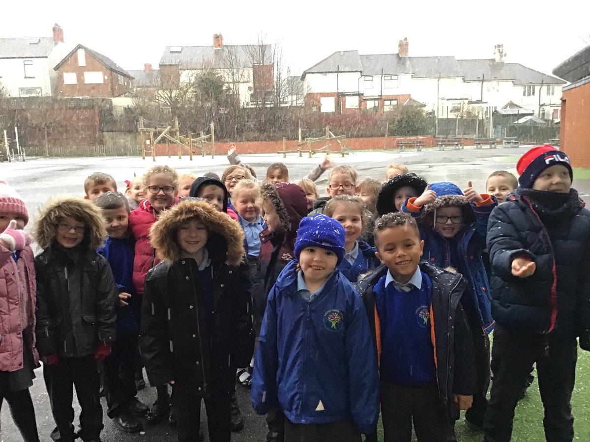 dyer_lu88's tweet photo. We couldn’t resist! We had to put on our coats and at least feel and taste the snow! It encouraged some fantastic sentences including the independent use of similes! #snow #snowspiritation ❄️☃️ We just wish it had lasted longer! https://t.co/fSkaaAI8F8