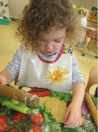 asquithnursery's tweet image. The children at Asquith Springfields had a fantastic time baking the letter of the week: E. They also made their own nursery tea by buttering bread and adding the tuna! #CreativeCooks