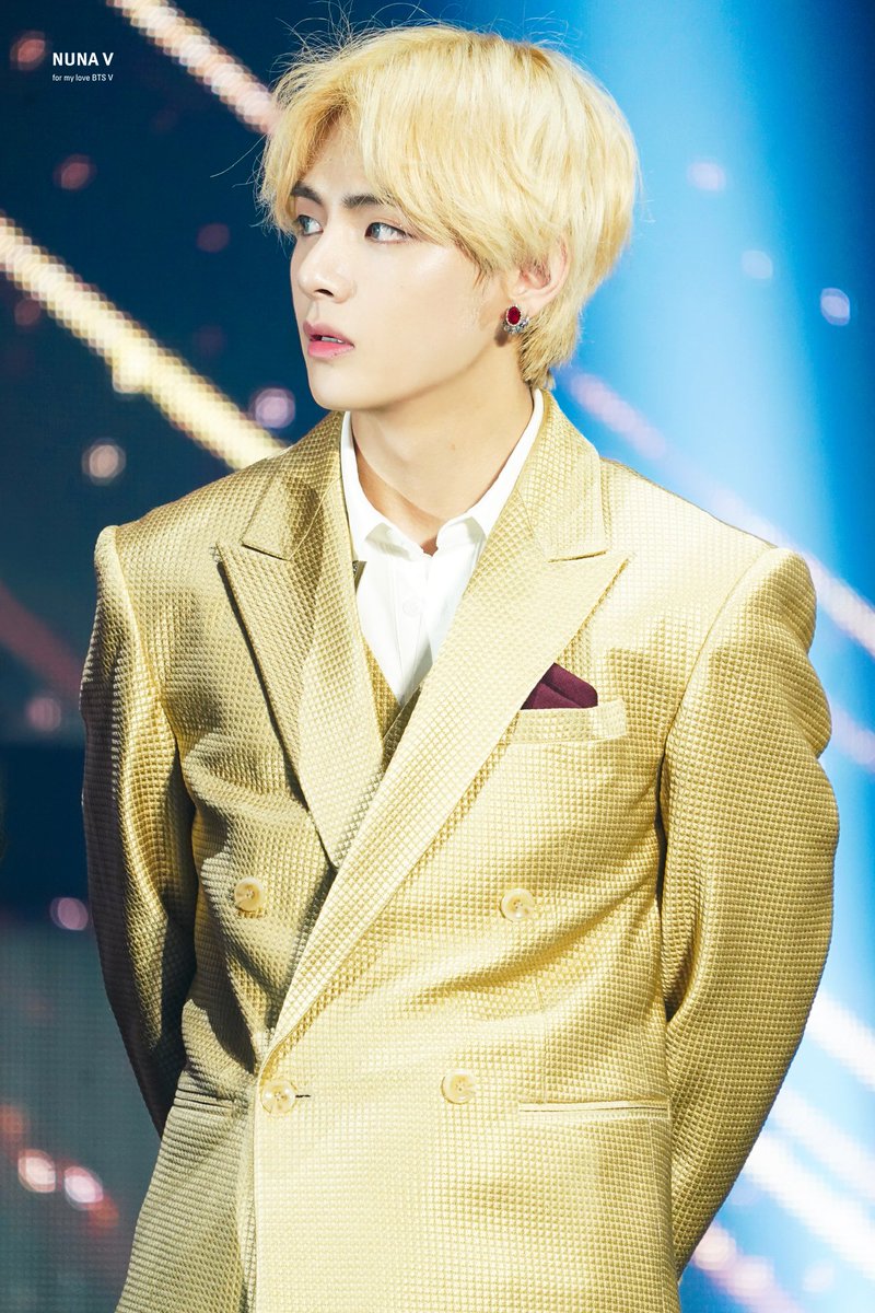 tae_tae_pic's tweet photo. [HQ] 181128 AAA | 15
LastIthink..

Cr. @/_nuna_V
#bangtan #taetae #태태 #방탄소년단
#이삐사진전 #태형 #방탄소년단뷔 #BTSV #Taehyung #BTS #AAA #BTSAAA 
@BTS_twt 
11.: https://t.co/E83zbrXbtJ 
12.: https://t.co/LRxzmbYQfg 
13.: https://t.co/33oZaf79HV 
14.: https://t.co/Y3QeBHwqFb https://t.co/CntuLc4wk8