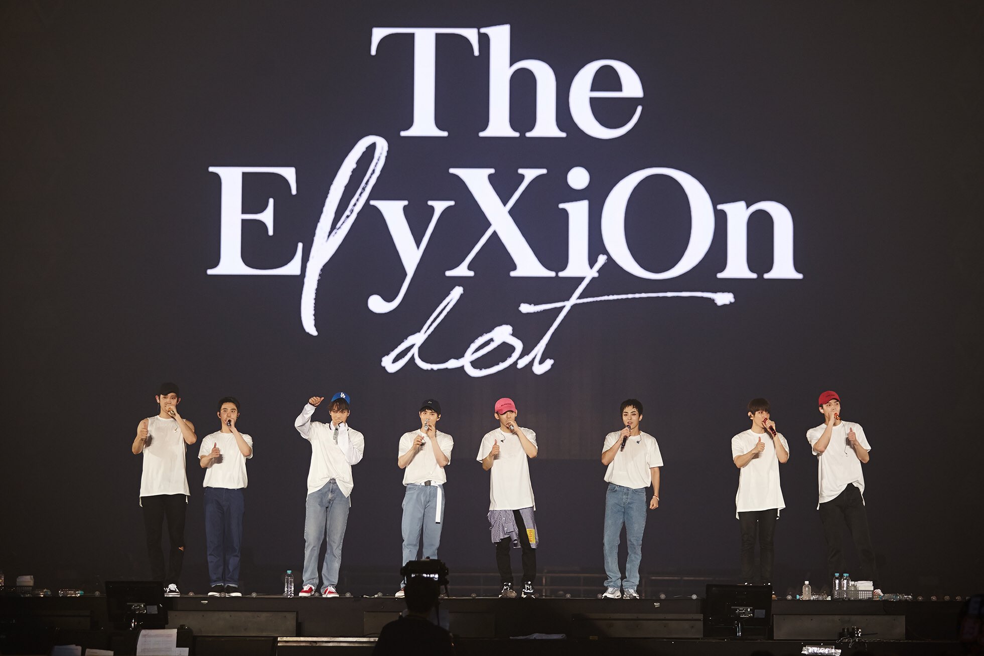EXO on X: 