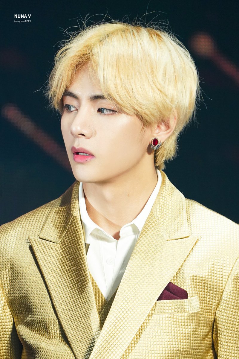 tae_tae_pic's tweet photo. [HQ] 181128 AAA | 15
LastIthink..

Cr. @/_nuna_V
#bangtan #taetae #태태 #방탄소년단
#이삐사진전 #태형 #방탄소년단뷔 #BTSV #Taehyung #BTS #AAA #BTSAAA 
@BTS_twt 
11.: https://t.co/E83zbrXbtJ 
12.: https://t.co/LRxzmbYQfg 
13.: https://t.co/33oZaf79HV 
14.: https://t.co/Y3QeBHwqFb https://t.co/CntuLc4wk8