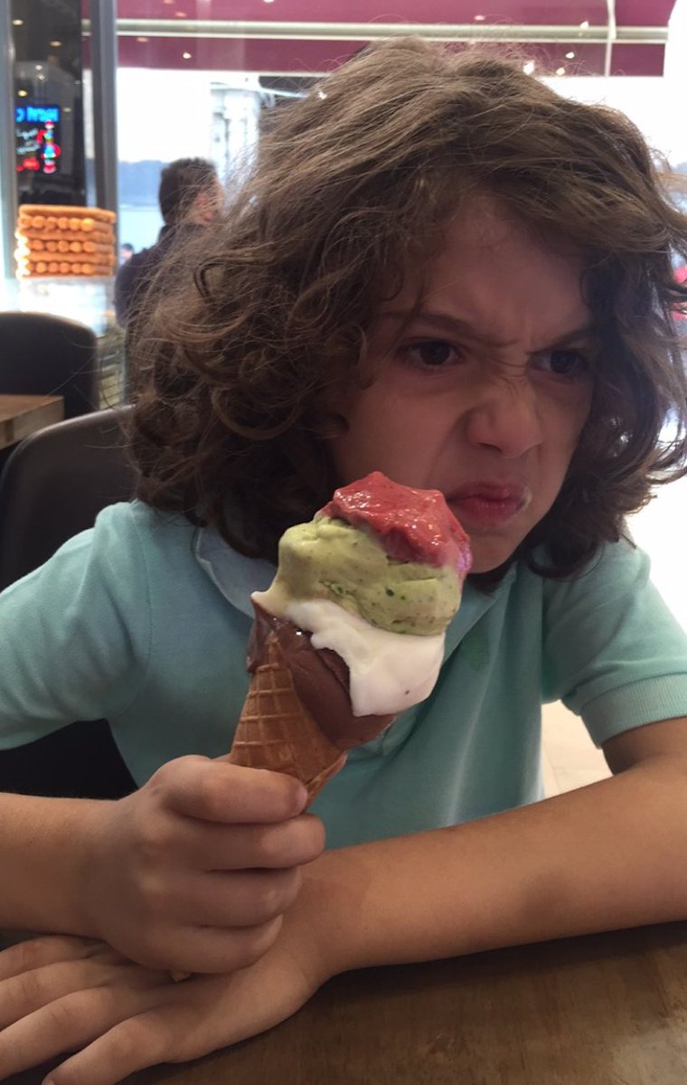 Sosyal medyada geziniyorum.