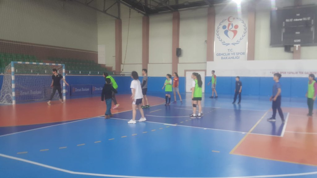 GSB_Nevsehir's tweet photo. #SporTutkunOlsun
Hentbol Sporcularımızın Antrenmanları 🤾‍♀️🤾🏻‍♂️
@kasapoglu @hamzayerlikaya @sinanaksu @ihsanselimb @mehbaykan @m_unluer https://t.co/w1eIr9MgES