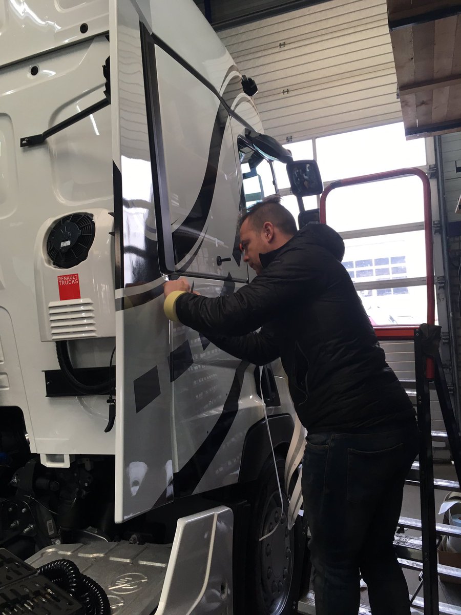 BoullartTrans's tweet photo. Ondertussen in Utrecht ๐๐#T460 #mooispul #wrapmotion #RenaultTrucks #itsmydrive https://t.co/VajhBenDQI