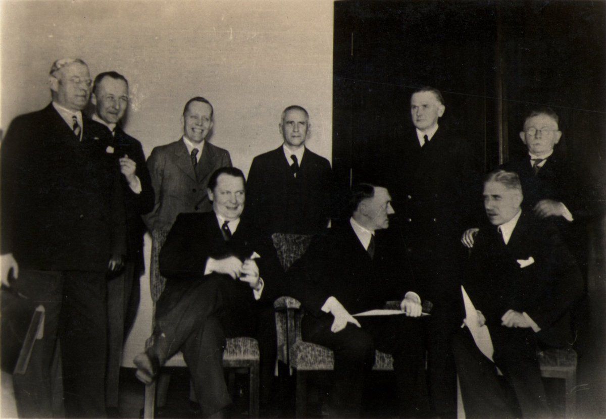 オスロート در توییتر ヒトラー内閣の面々 左よりゼルテ ゲレッケ フォン クロージク ゲーリング フリック ヒトラー フォン ブロンベルク フォン パーペン フーゲンベルク