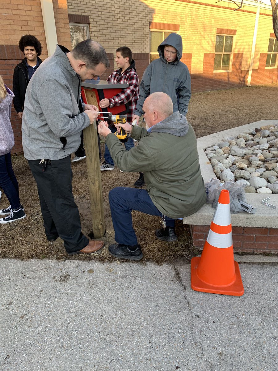 arwilmoth's tweet photo. Had some fun in the cold this morning  installing our #littlefreelibrary @HuntersCreekMS. My P3 enrichment class did a great job building and painting these! #servicelearningproject #lastforgenerations #handsonmathapplication @AIG_HCMS_JCMS #donorschoosegrant https://t.co/lzlPqHh4Yk