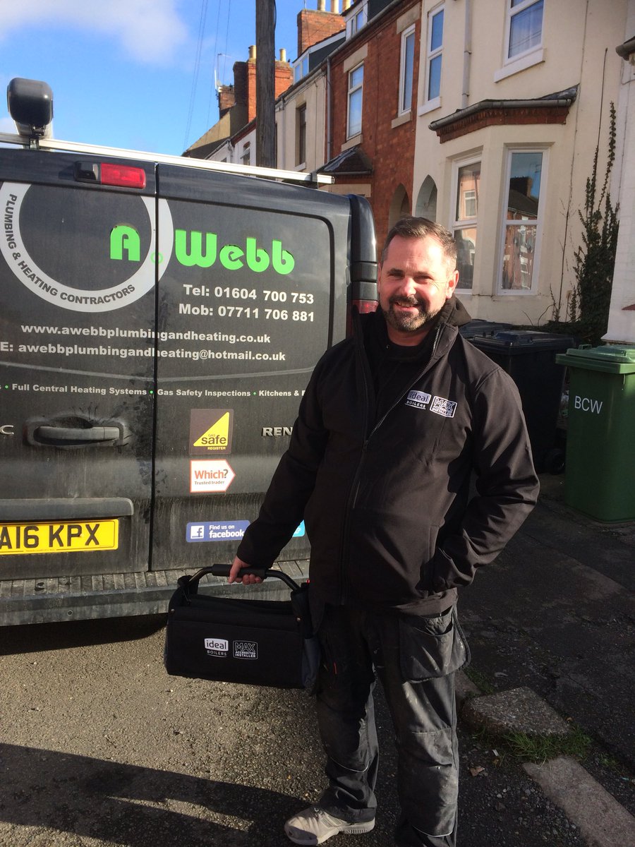 Ideal_NardiaJ's tweet photo. Mr Webb super excited about his Max Accredited tool bag and jacket! #maxapproved #idealinstaller @adrianwebb3 @IdealBoilers #Wellingborough ππππππππππ https://t.co/5ZuuT6tlIq