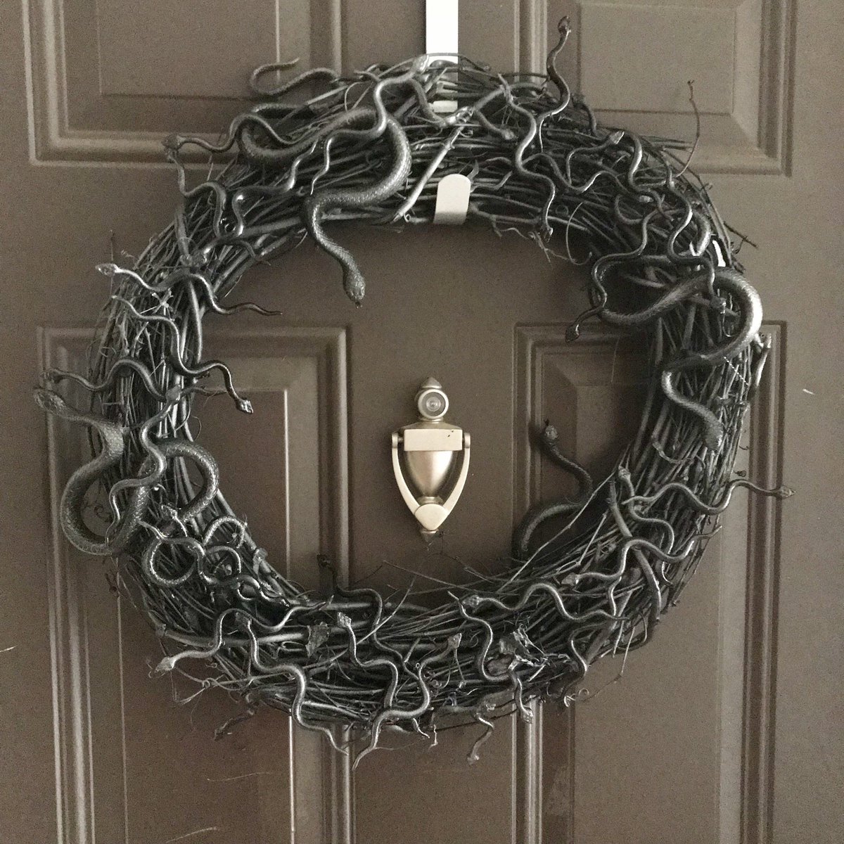 CoilCity's tweet photo. Our wreath. 🐍🖤

Home-made by Jacob’s mother. 

#snake #reptile #pet #animal #snakes #snek #reptiles #sneks #CoilCitySnakes #reptilelove #reptile #ballpythons #ballpython #python #pythons #ballpythonmorphs #pets #animal #pets #ballpythonlove #animalphotography #mbk #cornsnake https://t.co/81SmauwUHU