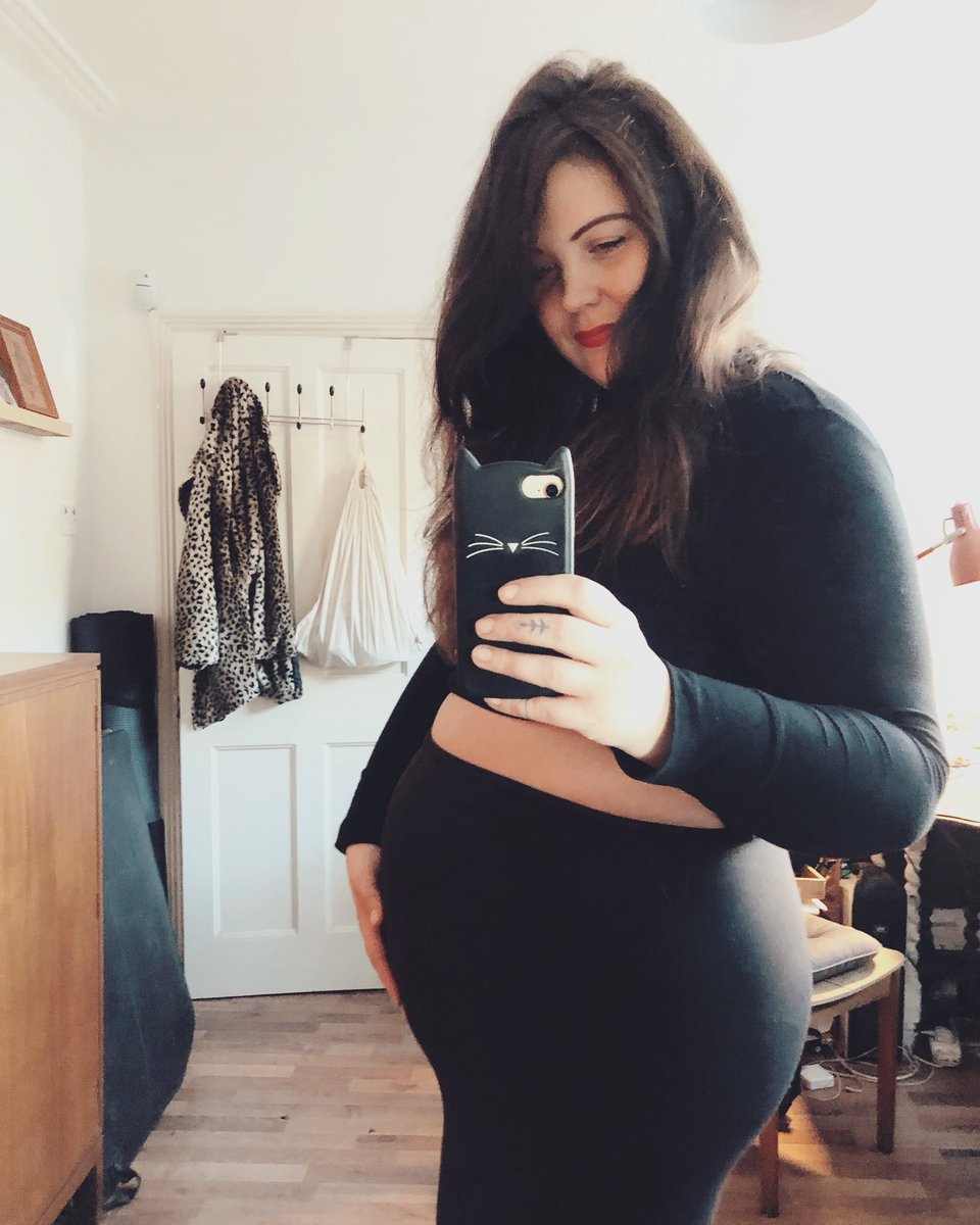 Belly is nearly as big as bum 😂
Finally took a bump shot. Hello sixth month! 
.
.
.
#24weeks #pregnant #bump #plussizepregnancy #secondtrimester #rainbowbaby #mama instagram.com/p/BtQsN83HcYN/…