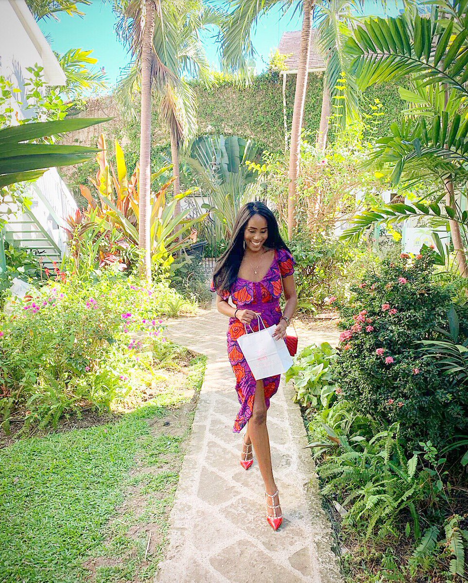 Where all the pretty ladies go. Happy shopper at the Saltwhistle sale.
#CobblersCove #Barbados #LoveBarbados #relaischateaux #carewhereyoustay