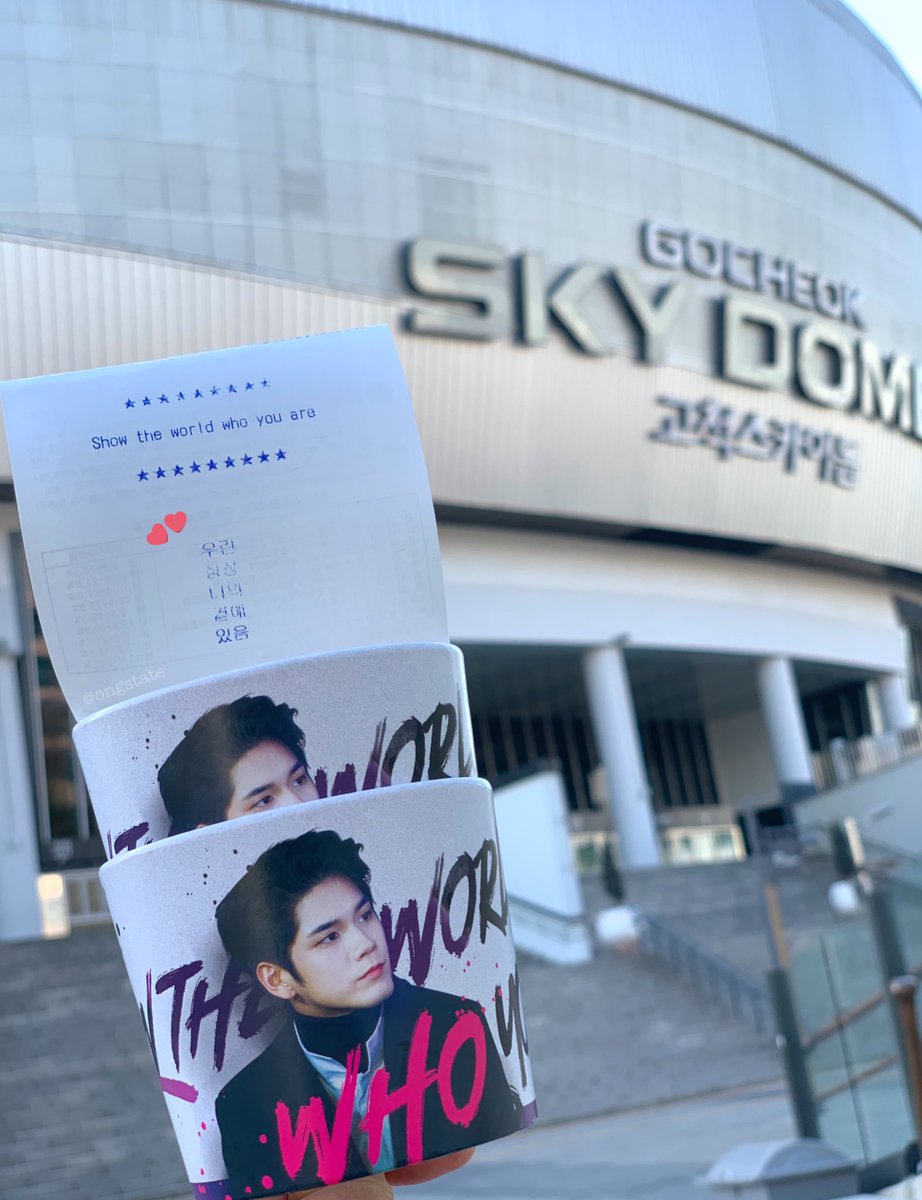 콘서트 기간동안 컨디션 최악에 안 좋은 일 줄줄이 터져서 콘서트만 겨우 봤는데, 성우 컵홀더 이벤트 못간 게 아쉬워서 어제 들렀어요. 완깐으로 도배된 떼루와에서 #옹슈슈쪼꼬라떼 마시니까 행복 분철 되었어요😍
#무한한_성우를_2019년도에도_응원해
#옹널평사 @gbforONG 감사합니다 또 갈래요^_^