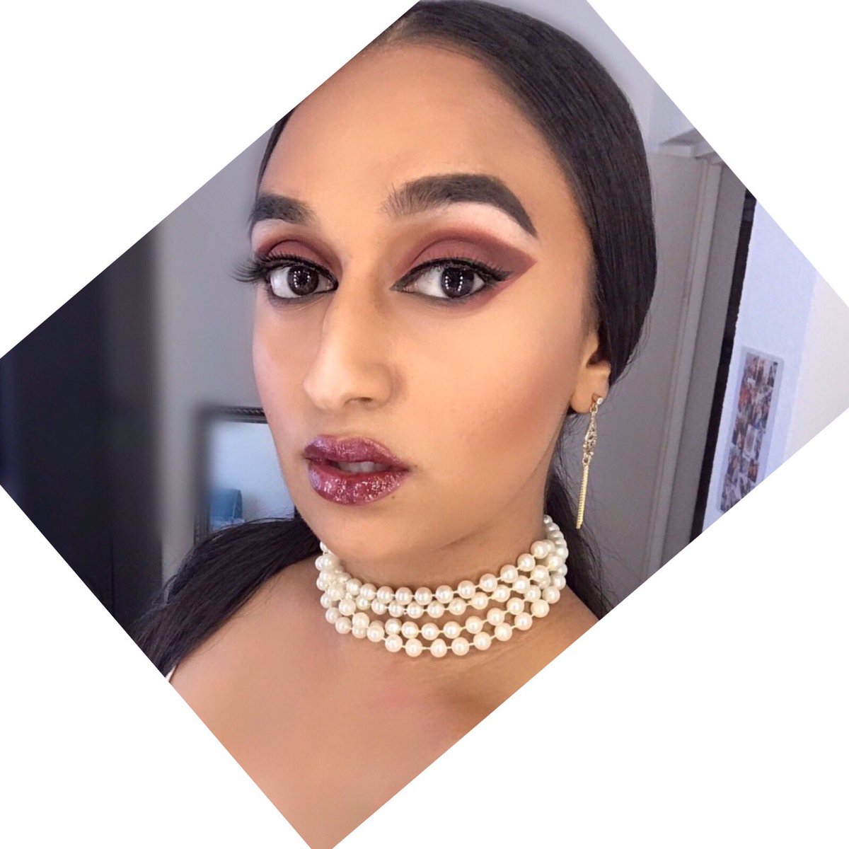 __Azraa__'s tweet photo. A bit late to the party but anyway I tried lol 😂.
 #Bratzchallenge 💄 https://t.co/FwuTMlnEDv