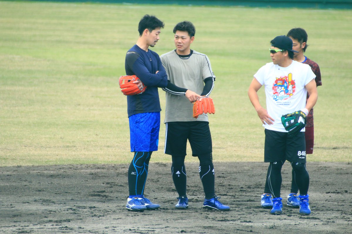 p_467206's tweet photo. 選手が道具の話してるの見るの好き
#阿部寿樹 #高橋周平 #drapic5 #drapic3 https://t.co/jjMgJ7D0wS
