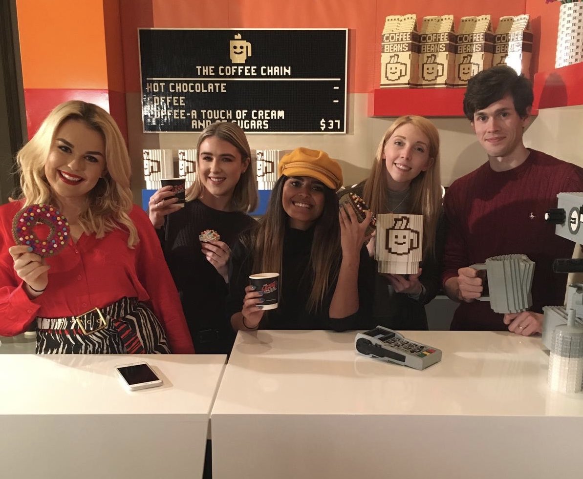 TheLEGOMoviesUK's tweet image. Anyone for a LEGO Latte? @Tallia_Storm, @BananaJamana, @TomRPI, @itkwkate and @shewearsfashion have mastered Emmet’s favourite drink at the #TheLEGOMovie2 coffee masterclass ☕️! #AwesomeWeek
