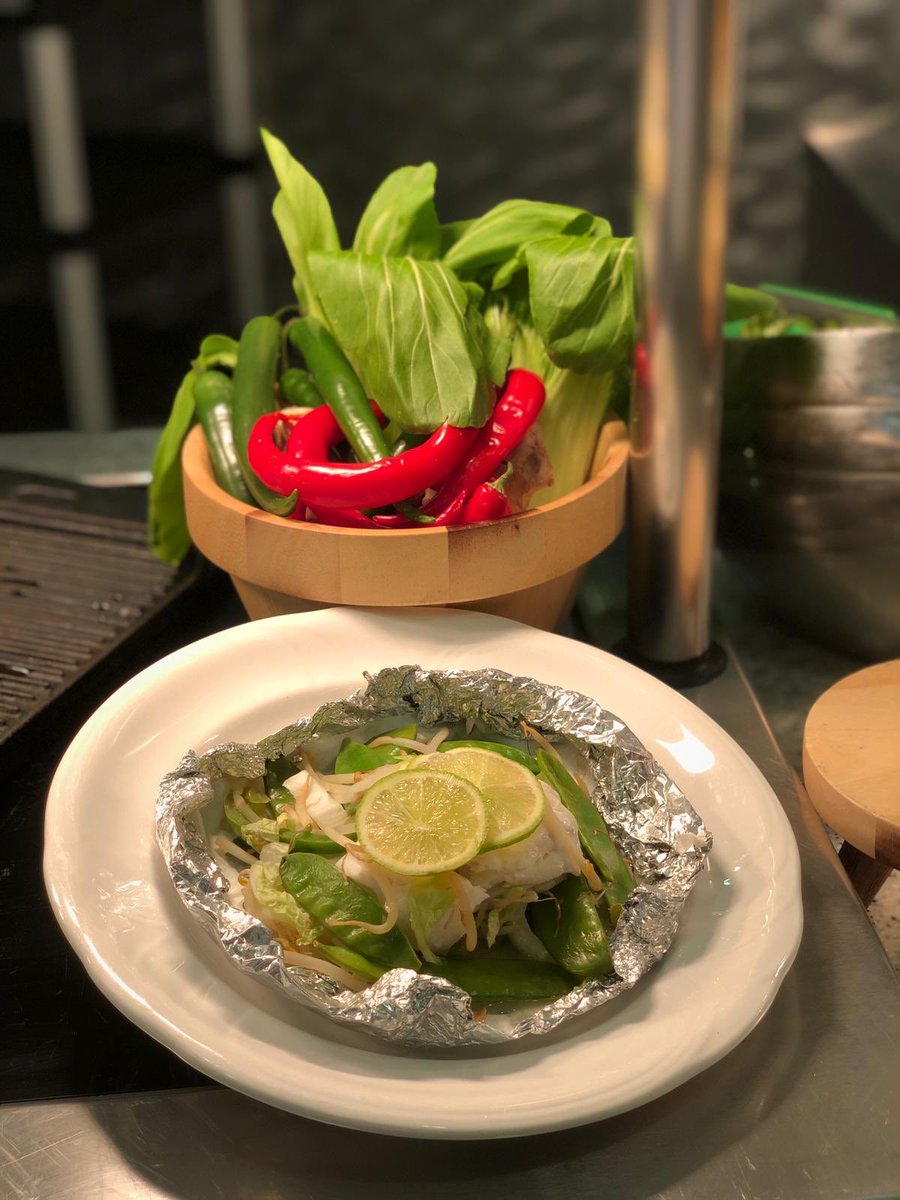 LStoreys's tweet image. CARB FREE! Yes CARB FREE Steamed West of Scotland Steamed Codling with Asian Greens &amp;amp; Lime at Craigforth this lunchtime ✋🏻😋 #getonit #healthyme #prudential #foodies #oneteam #chef #sustainable #fresh #current #welovethisbusiness @georgegunn2303 @lynnywinny_lynn @BaxterStorey