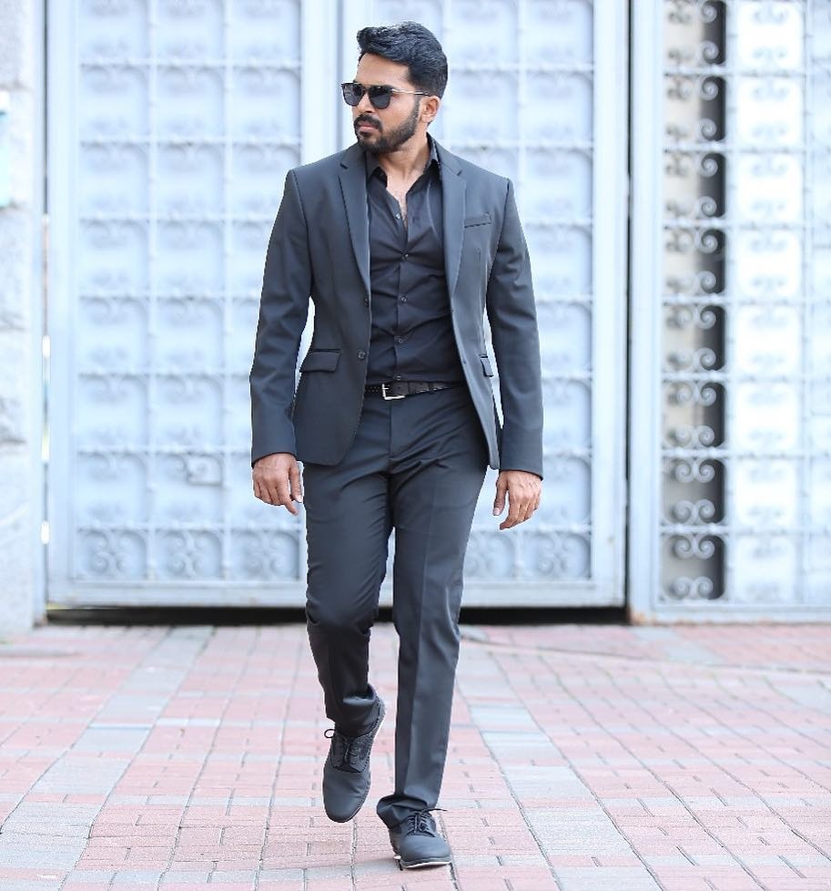 All Black: Suit, Shirt and Tie – Bond Suits