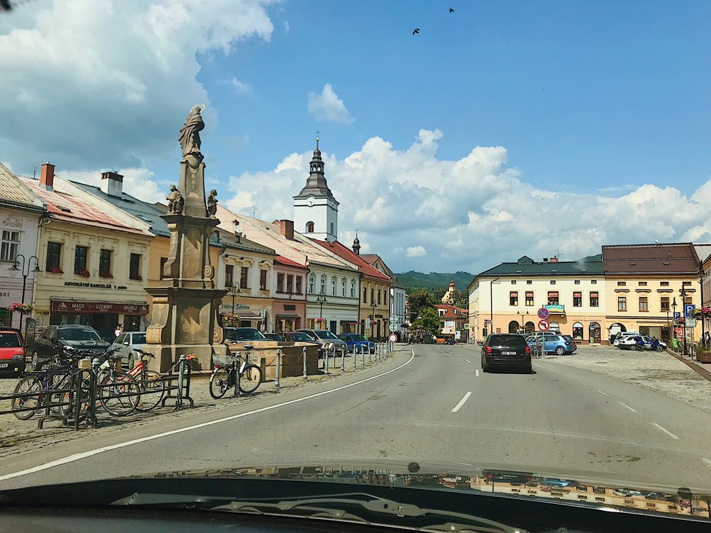 ariesinthecity's tweet photo. In the countryside. Do you know where this is? It’s in Central Europe. #travelphotography #BloggersWanted #bloggerstribe #bloggersnation #traveltips https://t.co/gTE1auXzPN