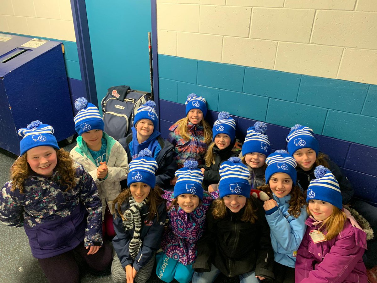 KGHAHockey's tweet photo. Our KGHA Atom B girls had a chat with Coach Mike about mental health. Never too young to talk about it and get help. #BellLetsTalkDay #KGHA1819 #greatcoach @MikeLacey11 https://t.co/wu8p1MECbA