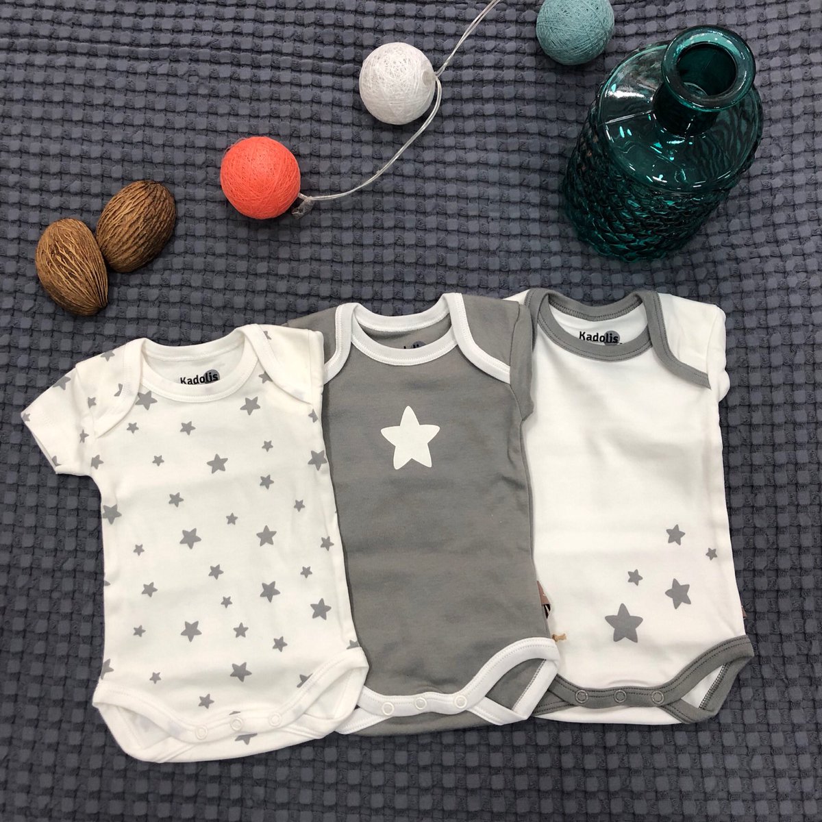 Kadolis_EU's tweet photo. Des bodies en #cotonbio pour #bébé ! Rien de mieux pour sa peau sensible et en contact direct. Vous en pensez quoi? https://t.co/WwFPkyEDGg