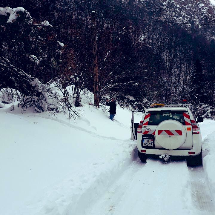 SebAudra's tweet photo. Pas de répit pour les techniciens @OrangeOccitanie. Ici en intervention à Aston, dans l’Ariège, pour assurer la maintenance des équipements télécoms, soumis aux rigueurs de l’hiver ❄️❄️❄️ https://t.co/v3MXFGTYxE