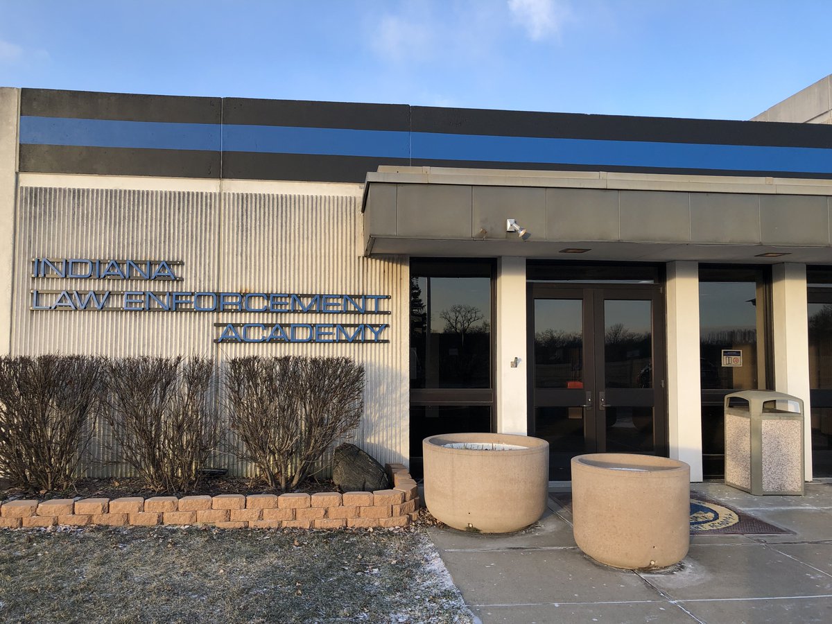 cmdpresence's tweet photo. We are honored to be back at the Indiana Law Enforcement Academy. Law Enforcement Trainer Dennis Valone is presenting Leading Without Rank to some of Indiana's finest. Our heartfelt thanks to the great folks from ILEA for hosting us once again. https://t.co/oq6Tqvwgao