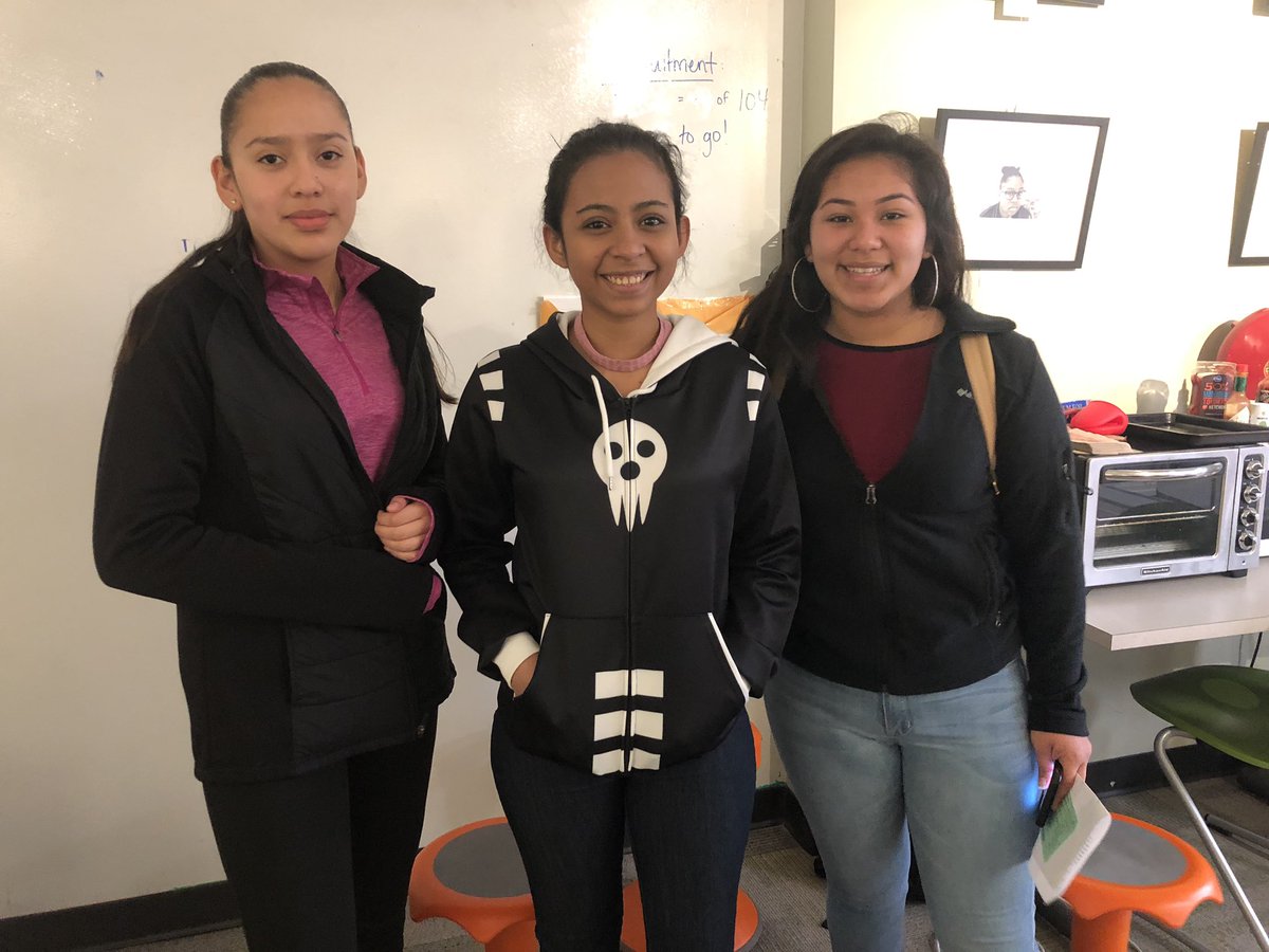 Andrea 🇸🇻 (center) and Dulce 🇭🇳 (not pictured) are our newest Patriots. Welcome to <a href="/AlbemarleHigh/">Albemarle High School</a> !