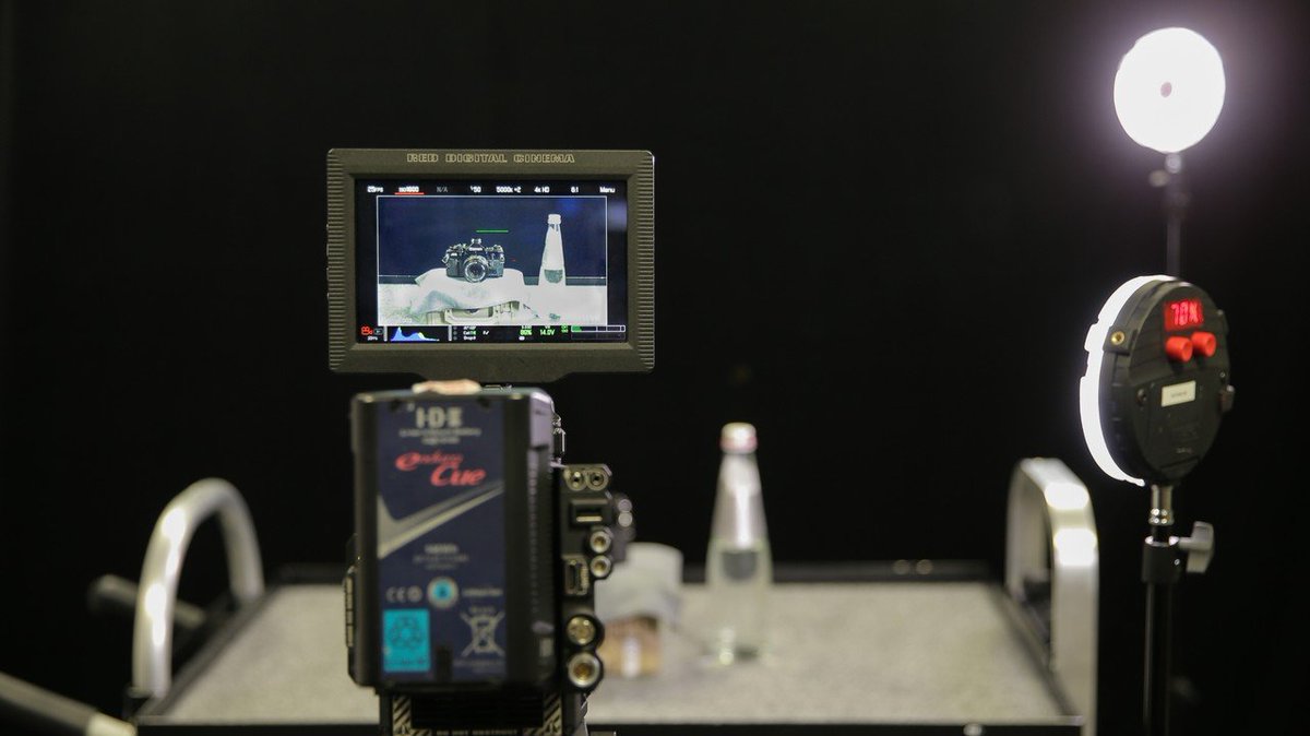 We've been doing some lens tests in our studio for an upcoming project. Our subject was the classic Canon A-1 🎥
.
.
.
.
.
.
#MotionBlurr #PinewoodStudios #ProductionCompany #camera #shooting #equipment #motionblurr #shoot #capture #vintagelens #rotolight #redraven #canona1